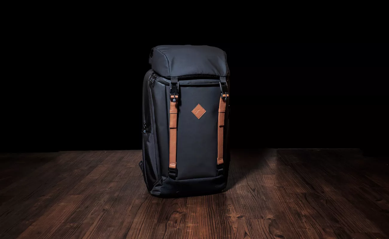 travlwear ERA Backpack Photography Travel Bag uses proprietary innovations ideal for on-the-go photography: Overview